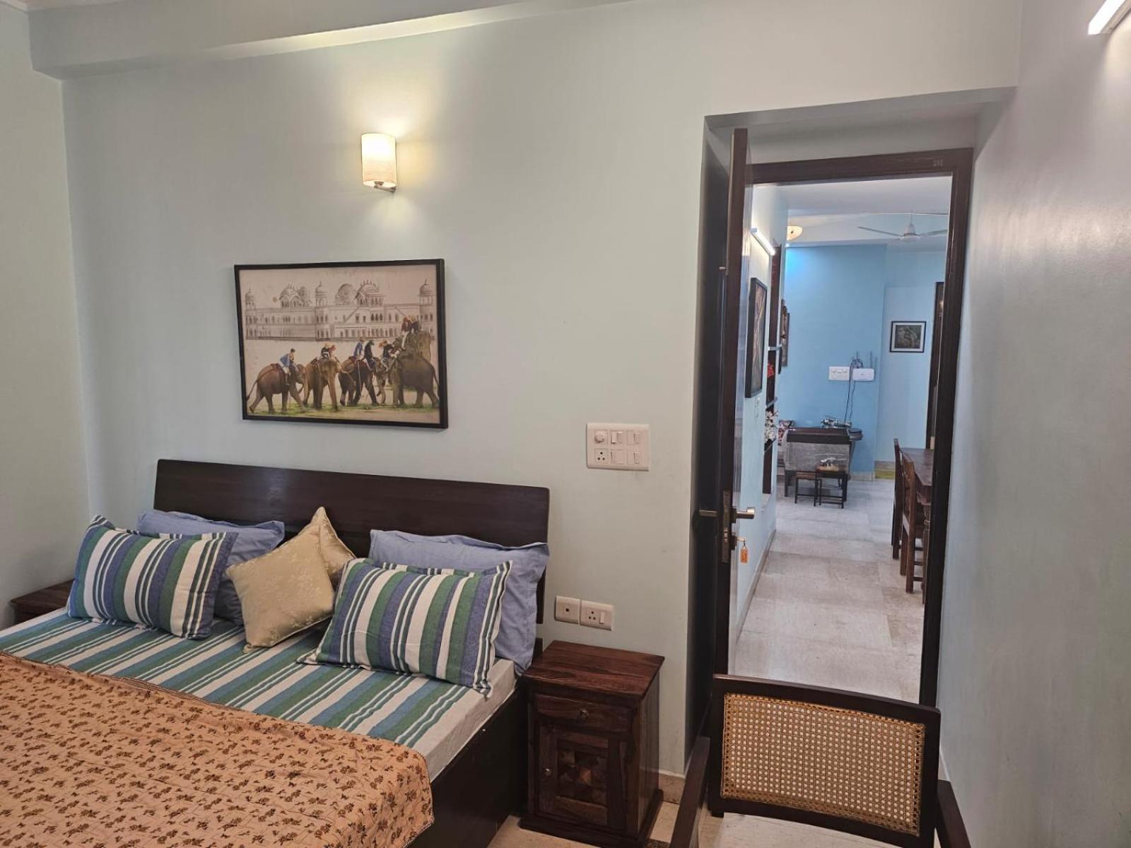 Sky Bloom Luxury Homestay นิวเดลี ภายนอก รูปภาพ