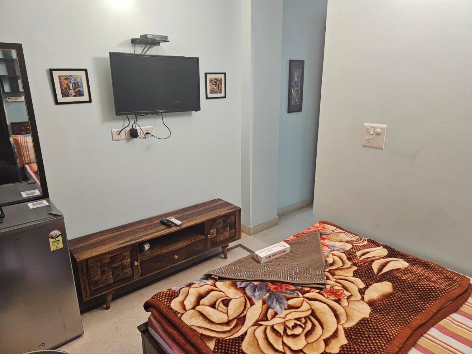 Sky Bloom Luxury Homestay นิวเดลี ภายนอก รูปภาพ